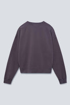 The May in Plum. Sweatshirt mit Rundhalsausschnitt und boxy Schnitt. Babyfleece aus 100 % Bio-Baumwolle. Rückansicht.