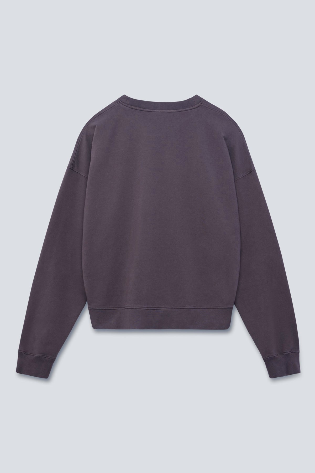 The May in Plum. Sweatshirt mit Rundhalsausschnitt und boxy Schnitt. Babyfleece aus 100 % Bio-Baumwolle. Rückansicht.