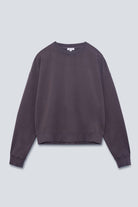 The May in Plum. Sweatshirt mit Rundhalsausschnitt und boxy Schnitt. Babyfleece aus 100 % Bio-Baumwolle. Vorderansicht.