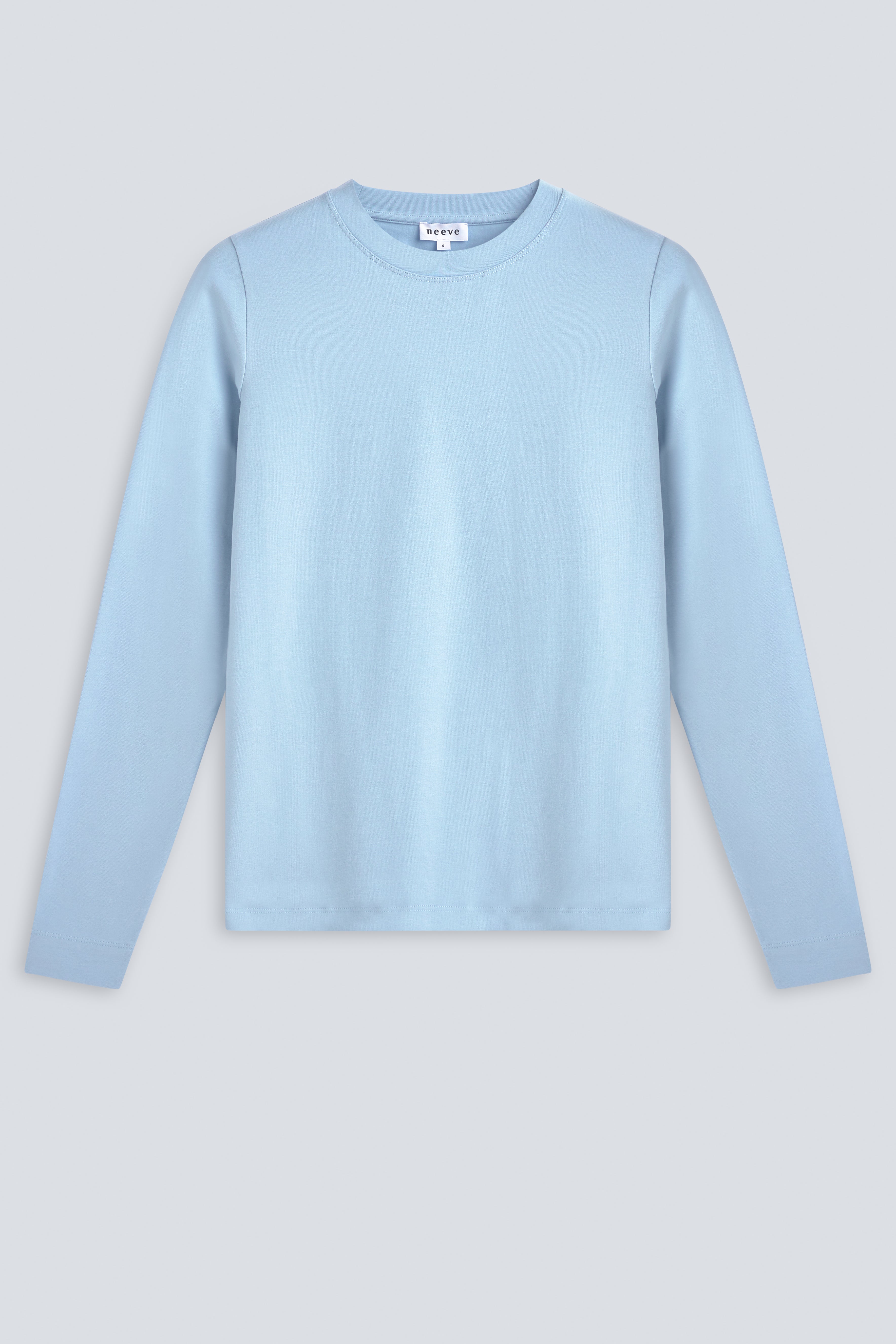 The Nora in Blue Fog. Front view. Body-skimming fit. Made in Portugal, 95% organic cotton with 5% elastane.