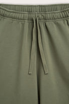 The Posey in Olive. 100% organic cotton babyfleece. GOTS certified. Detail waistband. 