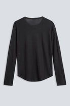 The Reese in Essential Black. 100% linnen, slightly oversized longsleeve. Back view. 