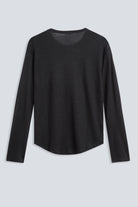 The Reese in Essential Black. 100% linnen, slightly oversized longsleeve. Back view. 