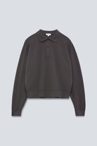 The Remi in Pitch Black. Polo long sleeve and a boxy shape.  Made from 100% organic cotton babyfleece. GOTS. Front view.