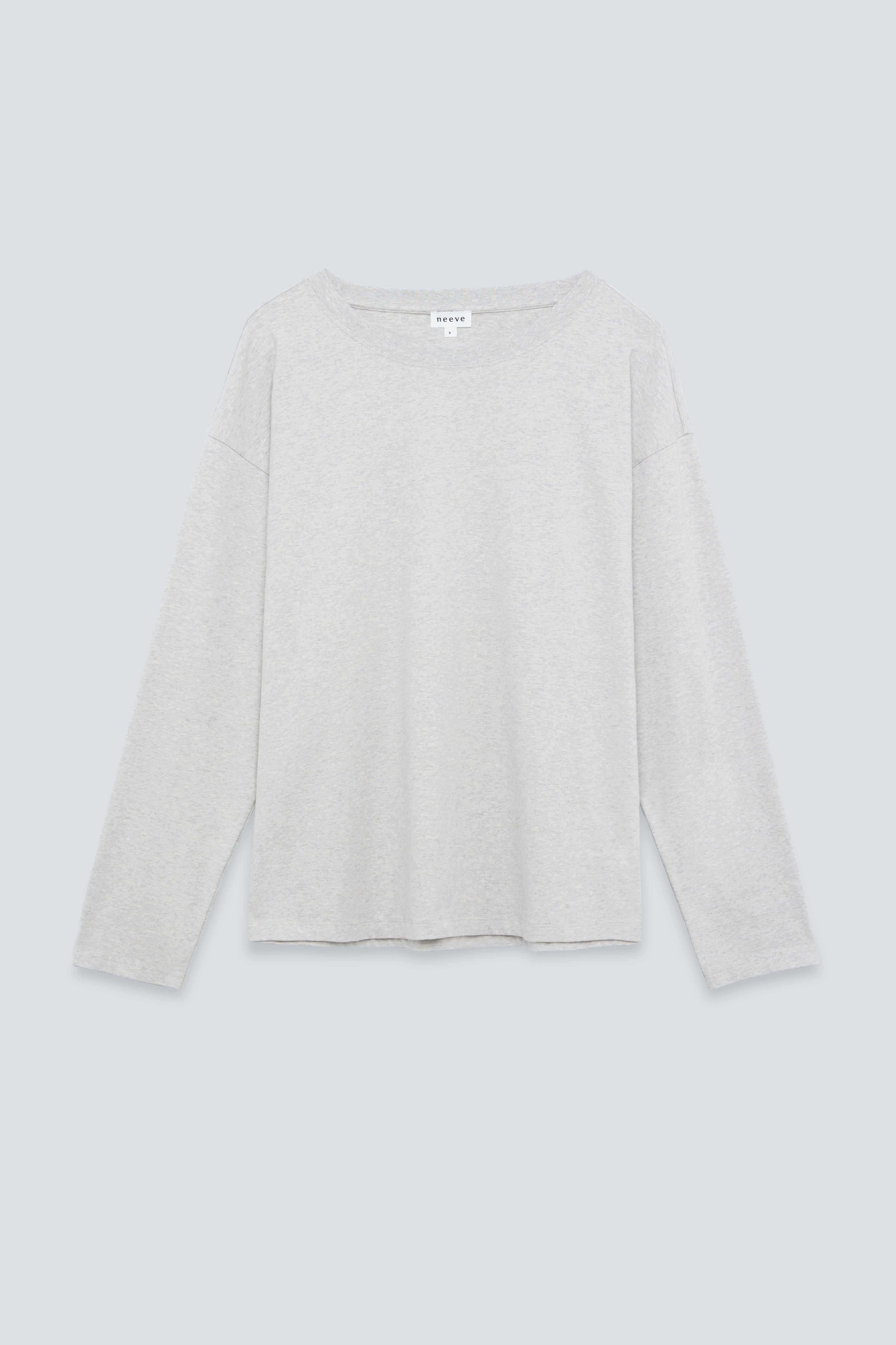 The Rose in Grey Melange. An oversized long sleeve that wears like a sweater, but lighter. 95% organic cotton with 5% elastane. GOTS. Front view. 
