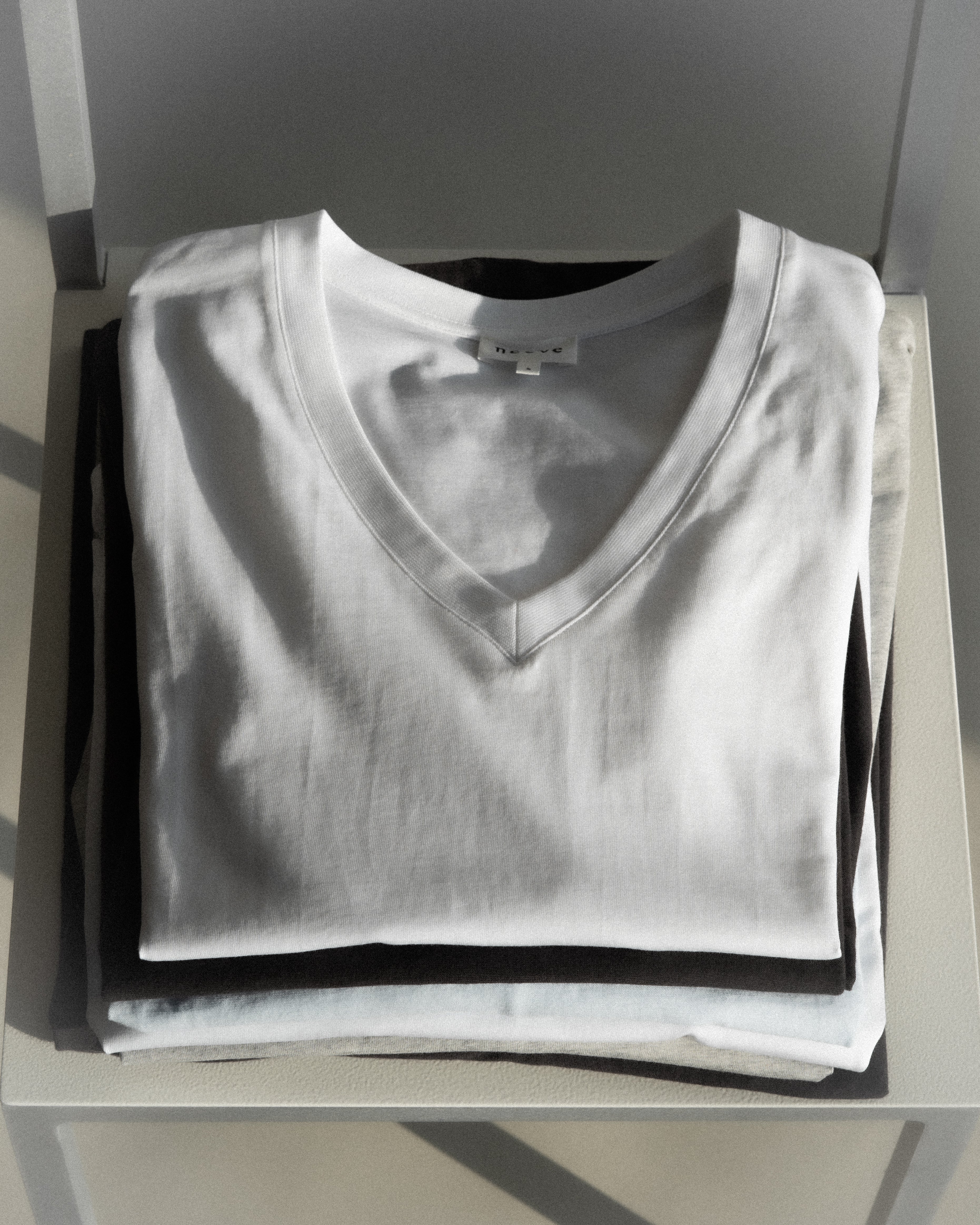 Neeve wardrobe staple. With The Victoria in Crispy White on top. 180 grams 100% organic cotton. GOTS Certified. 