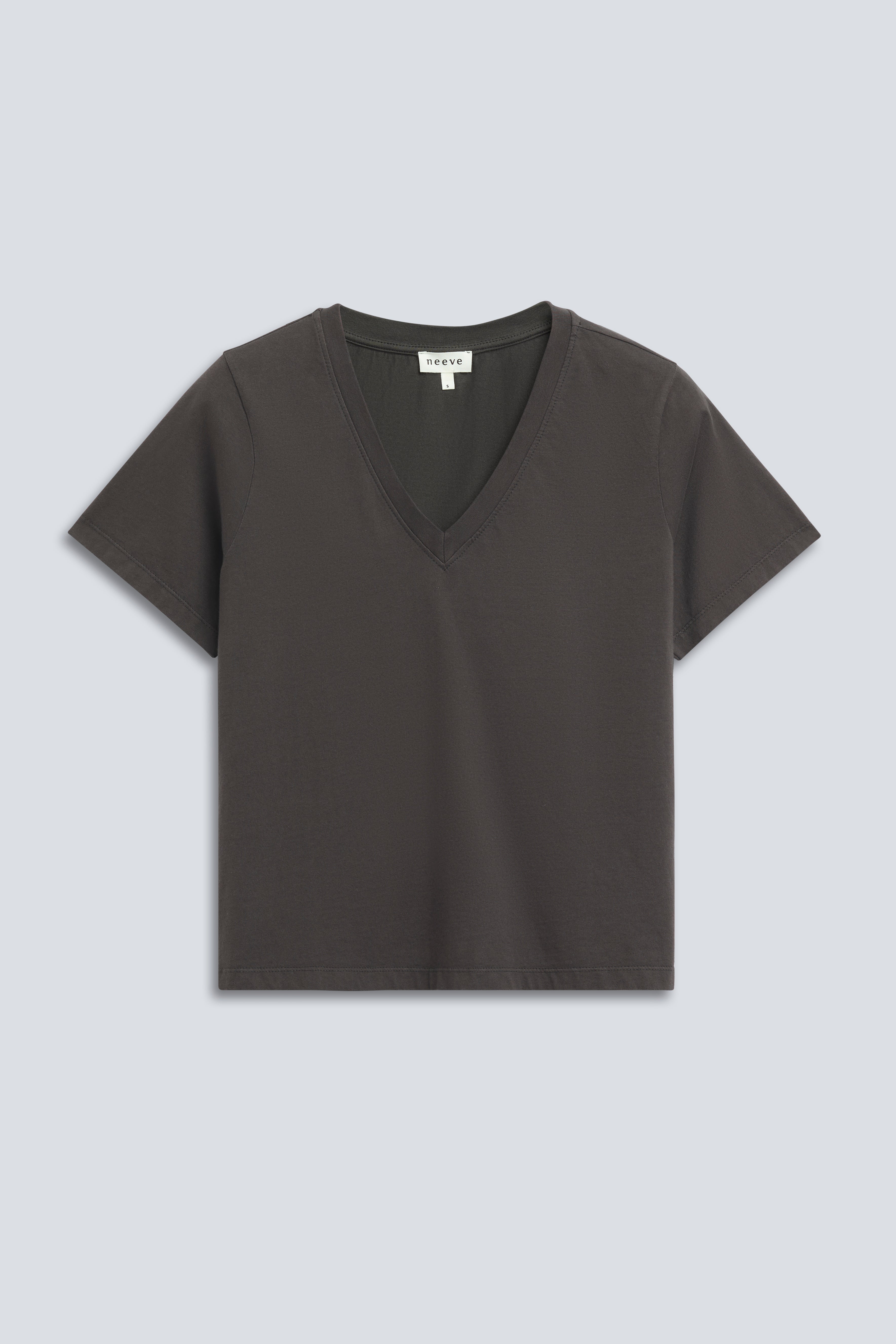 The Victoria in Pitch Black. V-neck tee. 180 grams, 100% organic cotton. Front view.