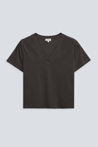 Front view The Victoria in Pitch Black. 100% organic cotton T-shirt 180 grams GOTS certified