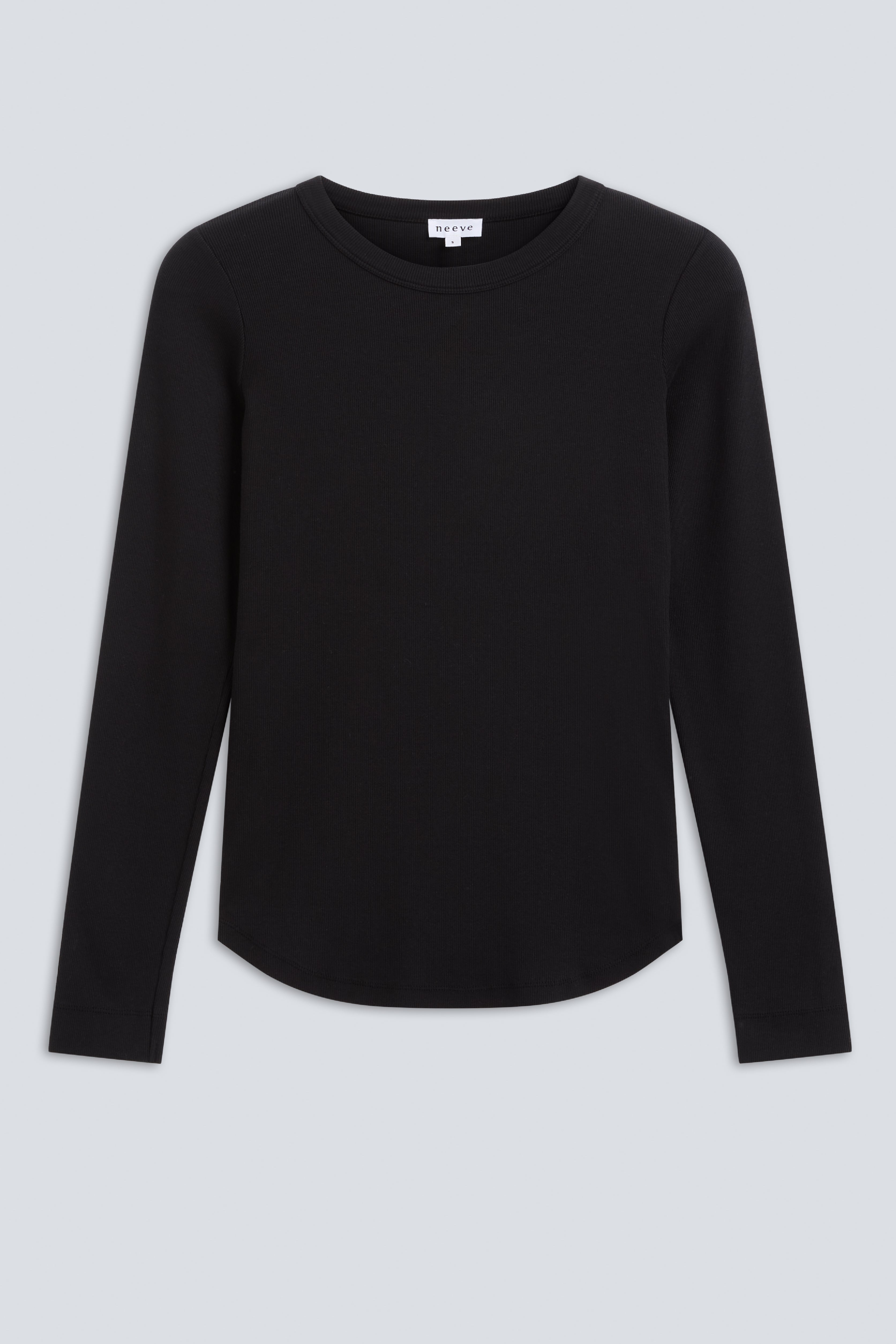 The Ella in Essential Black. Crew-neck long sleeve. 95% organic cotton with 5% elastane. Front view. GOTS