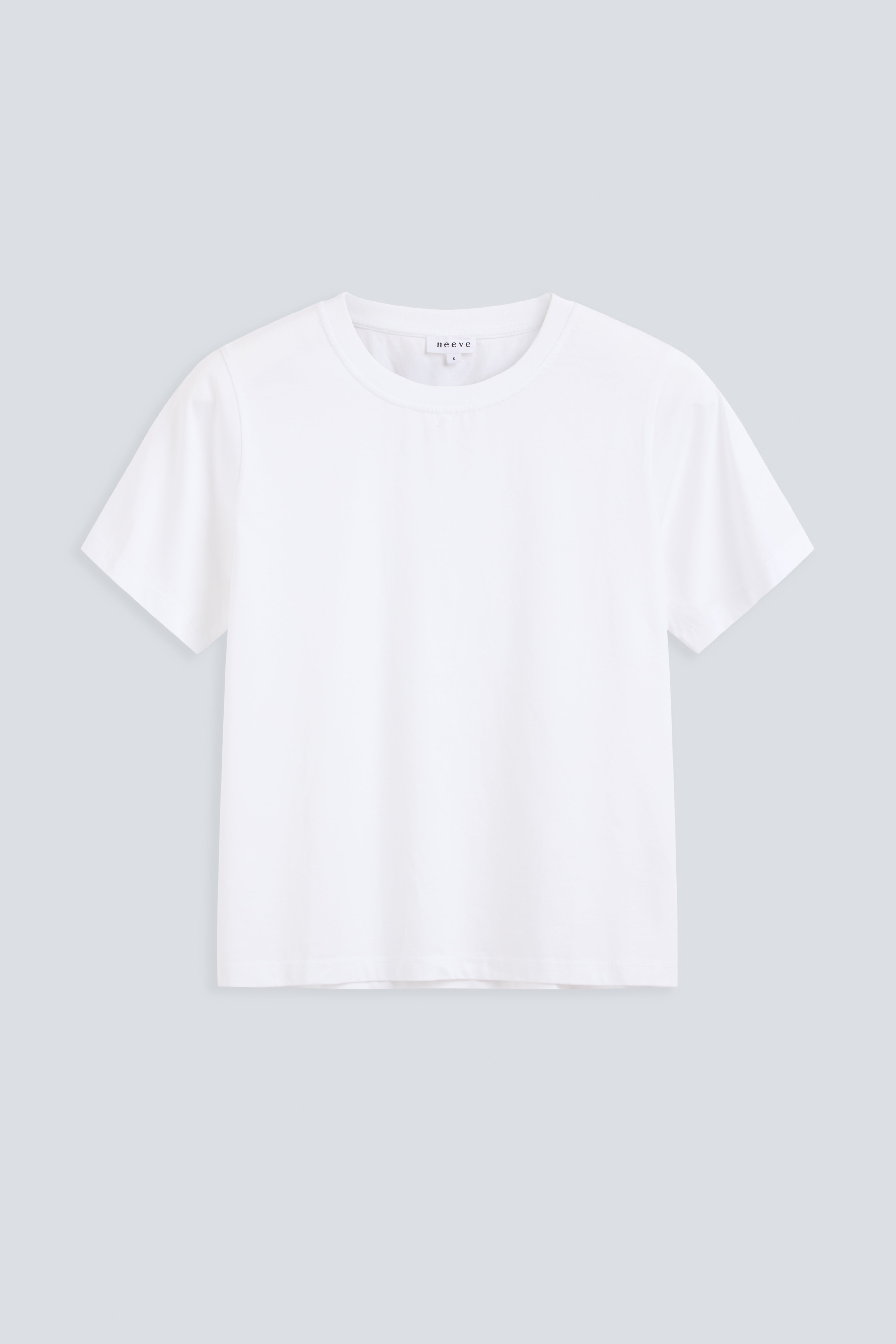 The Jill in Crispy White. Crew-neck tee. 
180 grams, 100% organic cotton. GOTS. Front view. 