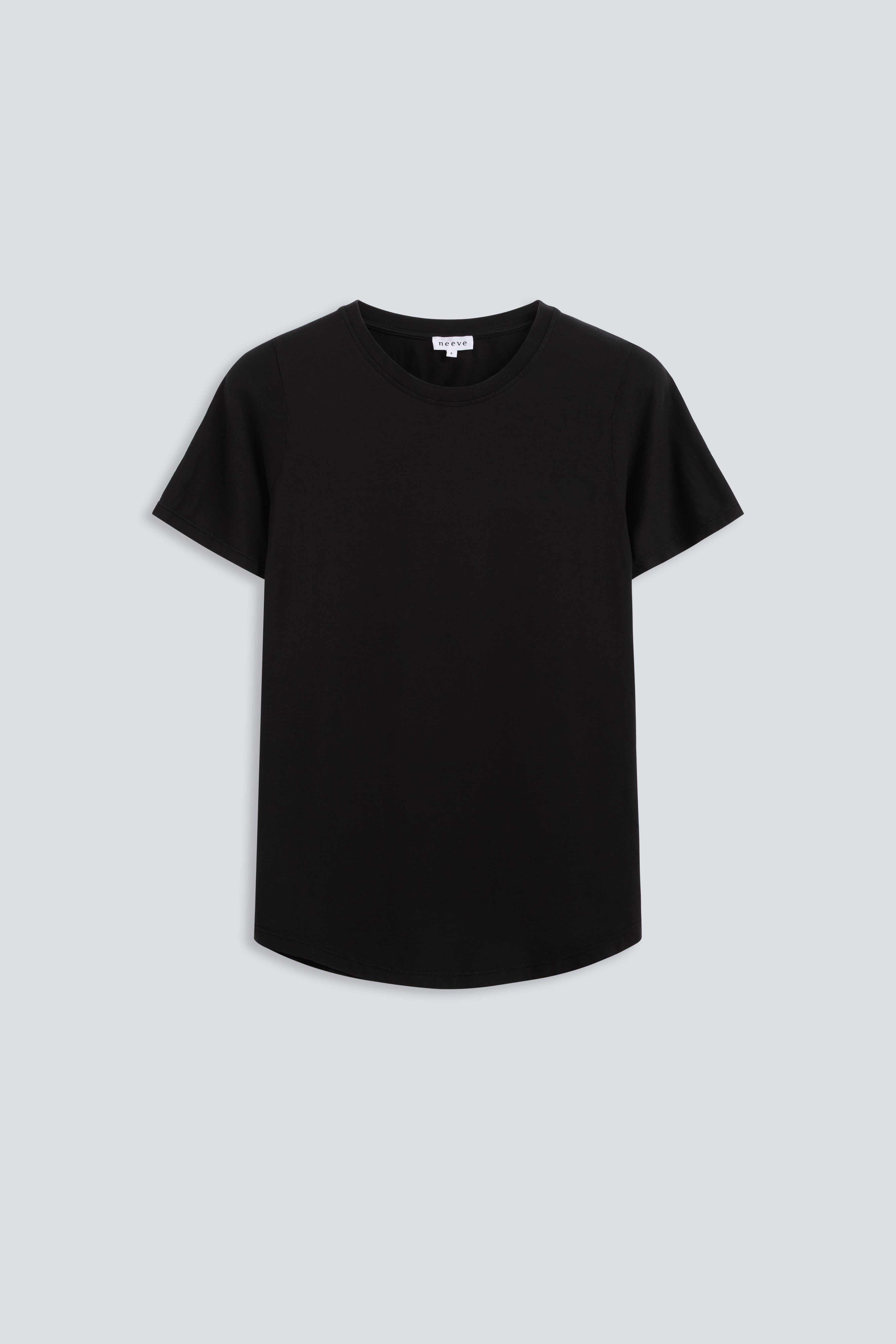 The Michelle Essential Black. 140 grams, 100% organic cotton. Front view. GOTS  