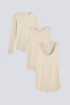Layering-Set in Beige Melange: Ripp-Longsleeve, Ripp-Tanktop mit hohem Ausschnitt und Ripp-Tanktop mit U-Ausschnitt. 95 % Bio-Baumwolle, 5 % Elasthan.
