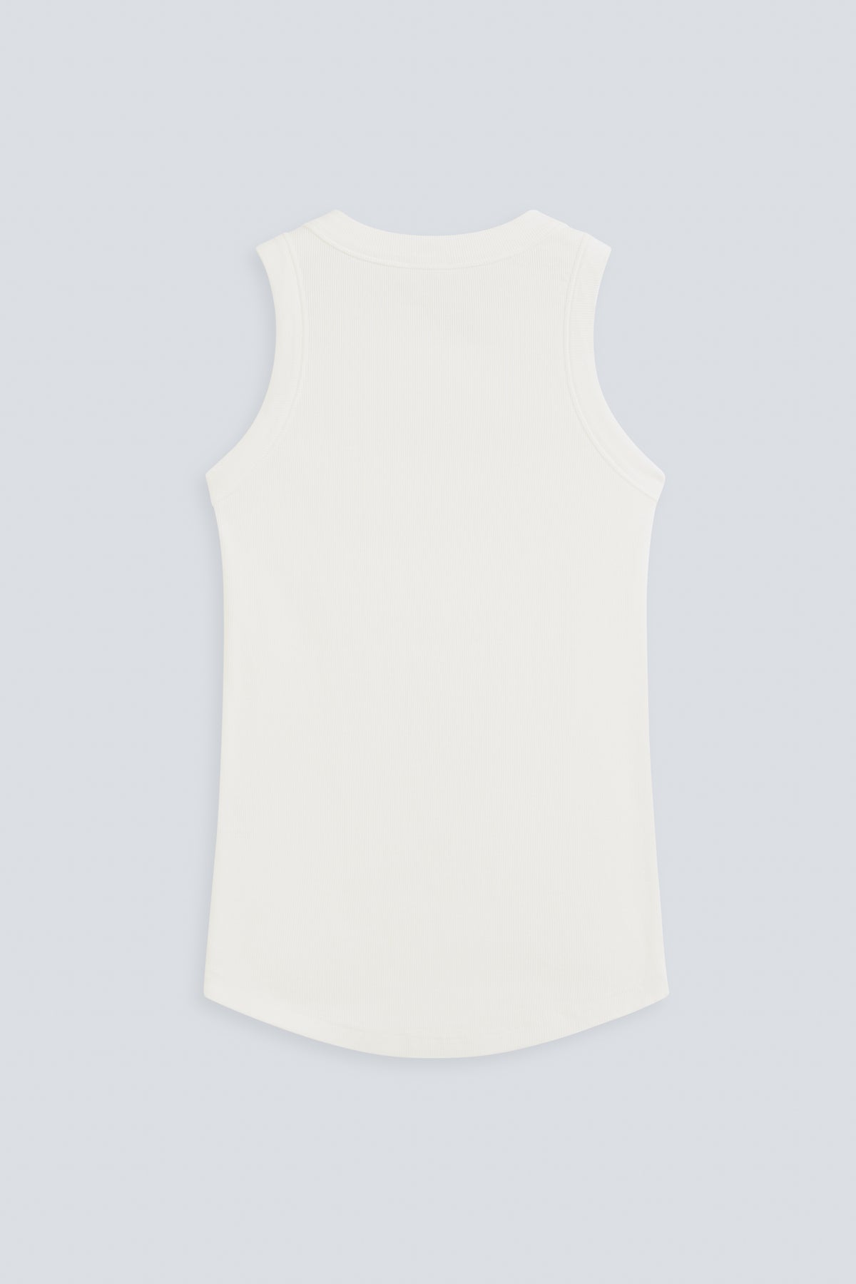 The Rania in Off-White. Geribde tanktop van 95% biologisch katoen met 5% elastaan. Achterkant.