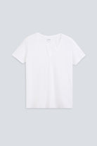 The Stella in Crispy White. V-Neck, 100% organic cotton, 140 grams. GOTS, made in Portugal. Front view.