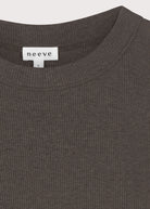 The Rania Intense Brown, crew neck, detail shot